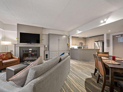 Salon - 331-3035 Ch. De La Chapelle, Mont-Tremblant, QC - Indoor Photo Showing Living Room With Fireplace