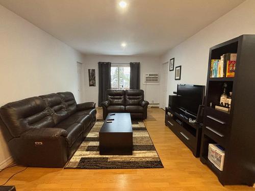 Salon - 180 Rue Principale, Grenville, QC - Indoor Photo Showing Living Room