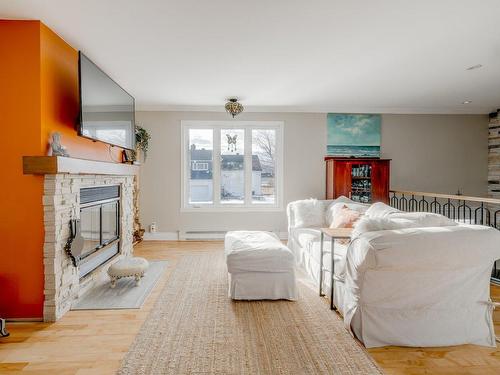 Living room - 731 Rue Frenette, Donnacona, QC - Indoor Photo Showing Living Room With Fireplace