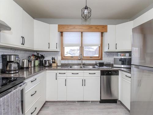 248 Prospect Avenue, Thunder Bay, ON - Indoor Photo Showing Kitchen With Double Sink