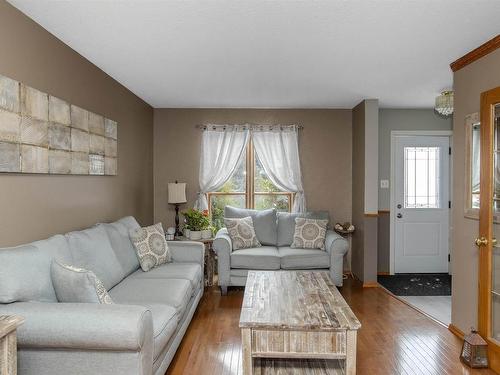 248 Prospect Avenue, Thunder Bay, ON - Indoor Photo Showing Living Room