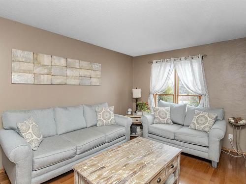 248 Prospect Avenue, Thunder Bay, ON - Indoor Photo Showing Living Room