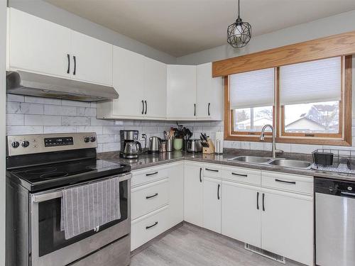 248 Prospect Avenue, Thunder Bay, ON - Indoor Photo Showing Kitchen With Double Sink