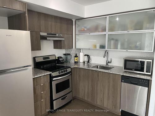 203-170 Fort York Blvd, Toronto, ON - Indoor Photo Showing Kitchen With Stainless Steel Kitchen