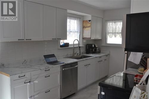 943 Kemsley Drive, Sarnia, ON - Indoor Photo Showing Kitchen