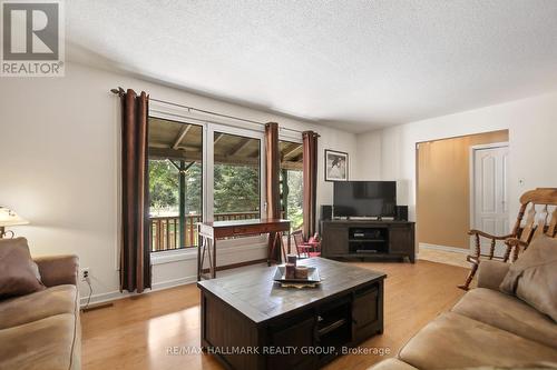 4185 Panmure Road, Ottawa, ON - Indoor Photo Showing Living Room