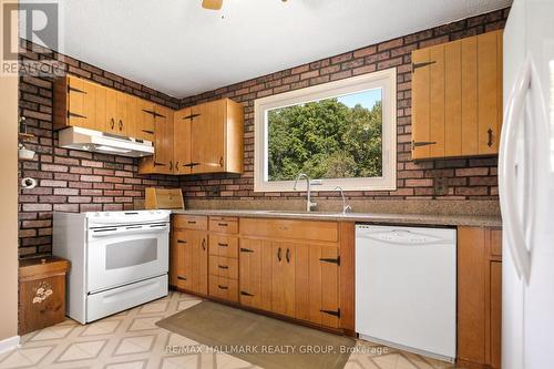 4185 Panmure Road, Ottawa, ON - Indoor Photo Showing Kitchen With Double Sink