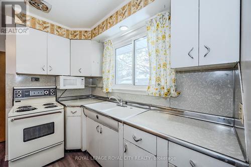 115 Marlborough Road, Guelph (Waverley), ON - Indoor Photo Showing Kitchen With Double Sink