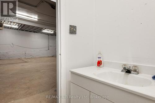 196-198 Queen Street E, St. Marys, ON - Indoor Photo Showing Bathroom