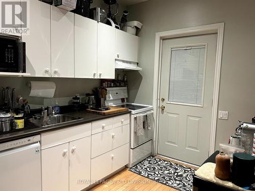 1 - 25 Dupont Street, Toronto, ON - Indoor Photo Showing Kitchen