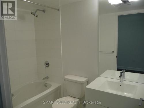 1035 - 15 Iceboat Terrace, Toronto, ON - Indoor Photo Showing Bathroom