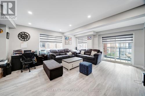 553 Rossland Road E, Ajax, ON - Indoor Photo Showing Living Room