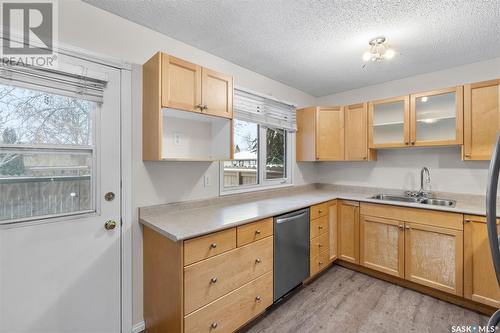 26 1128 Mckercher Drive, Saskatoon, SK - Indoor Photo Showing Kitchen With Double Sink