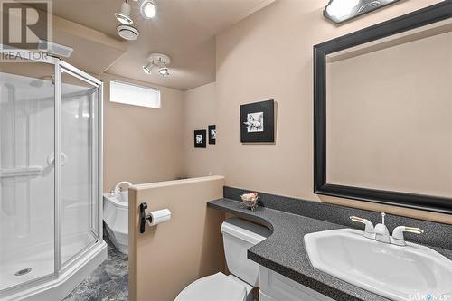 229 Churchill Drive, Saskatoon, SK - Indoor Photo Showing Bathroom