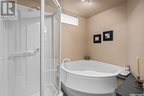 229 Churchill Drive, Saskatoon, SK - Indoor Photo Showing Bathroom