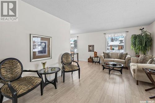 229 Churchill Drive, Saskatoon, SK - Indoor Photo Showing Living Room