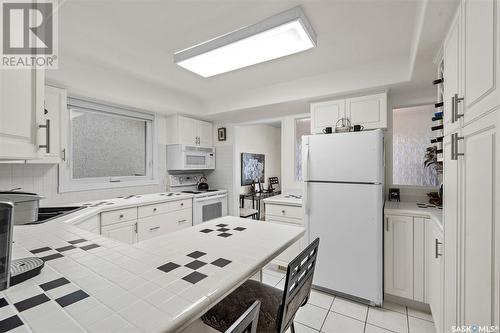 229 Churchill Drive, Saskatoon, SK - Indoor Photo Showing Kitchen