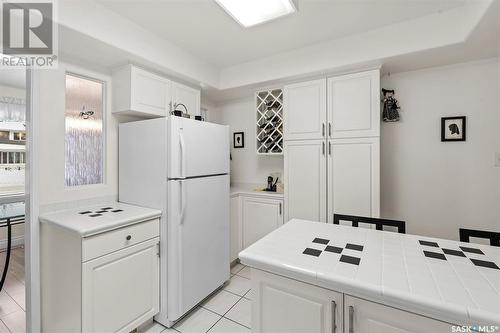 229 Churchill Drive, Saskatoon, SK - Indoor Photo Showing Kitchen