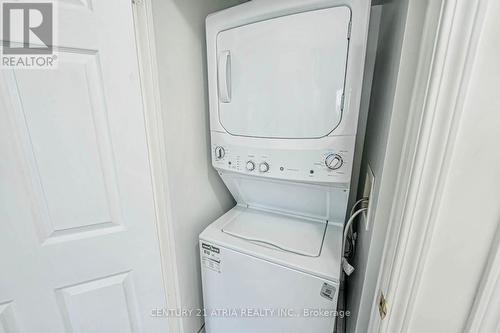 2102 - 5500 Yonge Street, Toronto, ON - Indoor Photo Showing Laundry Room