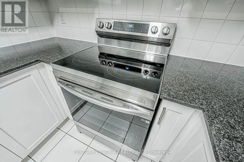 2102 - 5500 Yonge Street, Toronto, ON - Indoor Photo Showing Kitchen