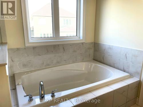 Main - 6 Deepwood Crescent, East Gwillimbury, ON - Indoor Photo Showing Bathroom