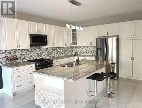 Main - 6 Deepwood Crescent, East Gwillimbury, ON - Indoor Photo Showing Kitchen With Double Sink With Upgraded Kitchen