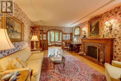 262 Regent Street, London, ON - Indoor Photo Showing Living Room With Fireplace