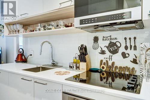 302 - 3005 Pine Glen Road, Oakville, ON - Indoor Photo Showing Kitchen