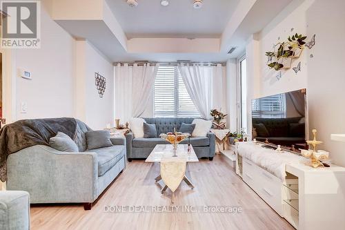 302 - 3005 Pine Glen Road, Oakville, ON - Indoor Photo Showing Living Room