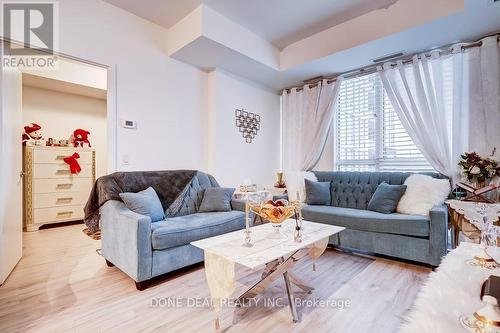 302 - 3005 Pine Glen Road, Oakville, ON - Indoor Photo Showing Living Room