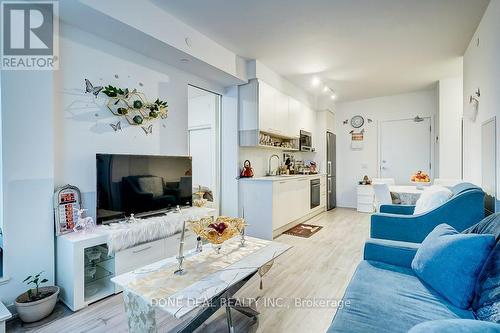 302 - 3005 Pine Glen Road, Oakville, ON - Indoor Photo Showing Living Room