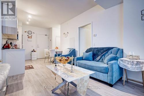 302 - 3005 Pine Glen Road, Oakville, ON - Indoor Photo Showing Living Room