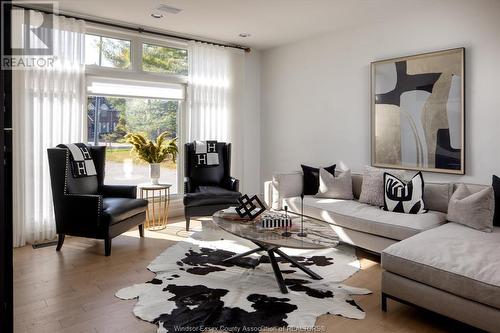 366 Elmgrove, Lakeshore, ON - Indoor Photo Showing Living Room