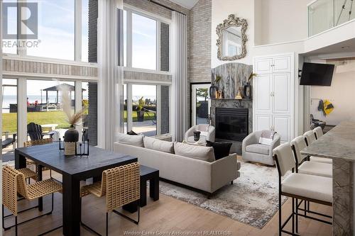 366 Elmgrove, Lakeshore, ON - Indoor Photo Showing Living Room