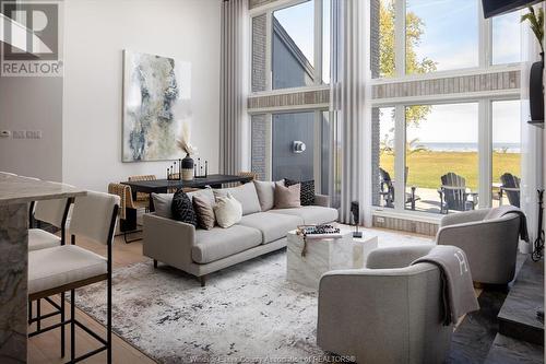 366 Elmgrove, Lakeshore, ON - Indoor Photo Showing Living Room