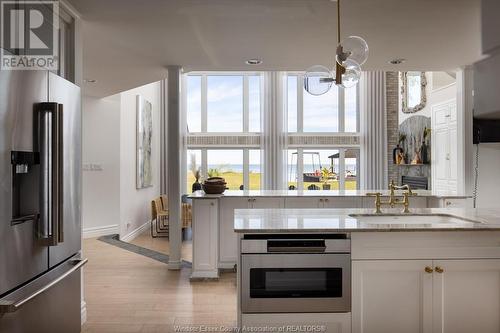 366 Elmgrove, Lakeshore, ON - Indoor Photo Showing Kitchen