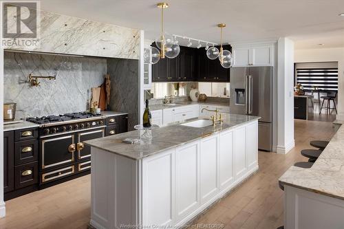 366 Elmgrove, Lakeshore, ON - Indoor Photo Showing Kitchen With Upgraded Kitchen