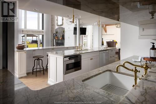 366 Elmgrove, Lakeshore, ON - Indoor Photo Showing Kitchen