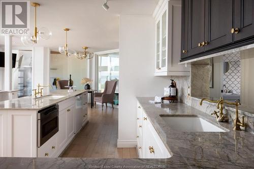 366 Elmgrove, Lakeshore, ON - Indoor Photo Showing Kitchen