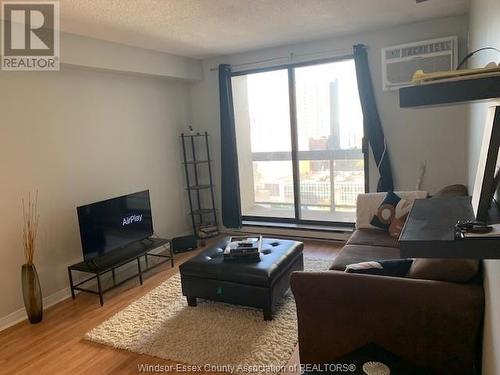 150 Park Street West Unit# 1503, Windsor, ON - Indoor Photo Showing Living Room