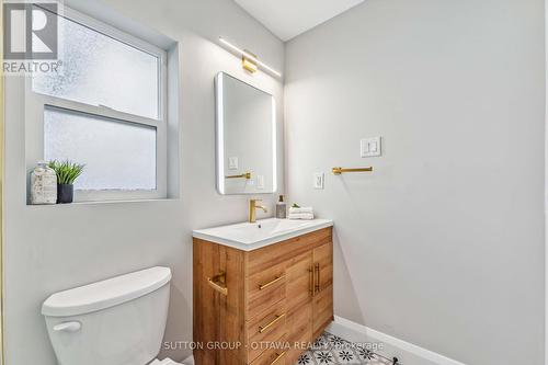 62 Erin Crescent, Ottawa, ON - Indoor Photo Showing Bathroom