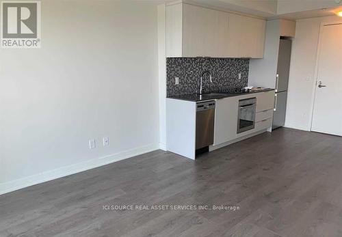 2604 - 2 Sonic Way, Toronto, ON - Indoor Photo Showing Kitchen