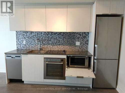 2604 - 2 Sonic Way, Toronto, ON - Indoor Photo Showing Kitchen