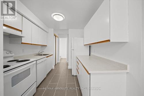 59B - 794 St. Andre Drive, Ottawa, ON - Indoor Photo Showing Kitchen