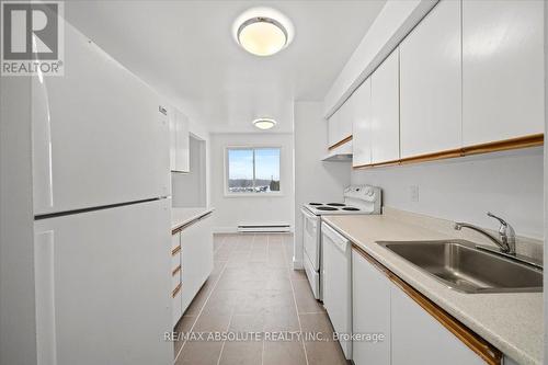 59B - 794 St. Andre Drive, Ottawa, ON - Indoor Photo Showing Kitchen