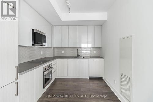 802 - 2481 Taunton Road, Oakville, ON - Indoor Photo Showing Kitchen