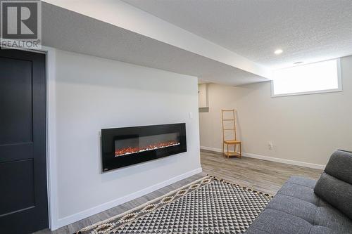 105 King Street, Chatham, ON - Indoor With Fireplace