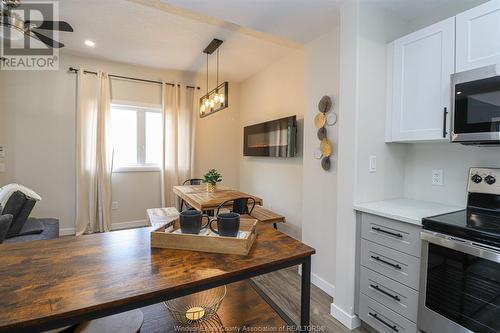 105 King Street, Chatham, ON - Indoor Photo Showing Kitchen