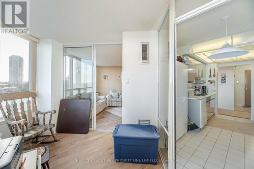 705 - 7250 Yonge Street, Vaughan, ON - Indoor