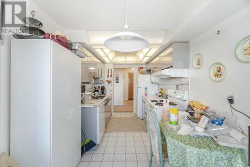 705 - 7250 Yonge Street, Vaughan, ON - Indoor Photo Showing Kitchen